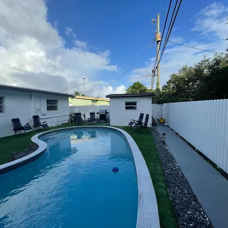 Luxury Pool Villa // 5Bd 4Ba